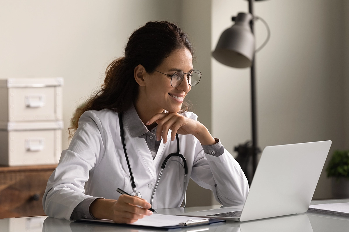 Empowering Healthcare – Doctor with IT Support Doctor_on_desk_with_laptop_Managed_Services_Australia