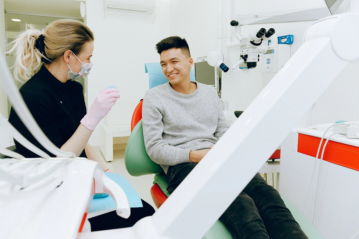 Healthcare Interaction – Dentist Communicating with Patient Dentist_patient_conversation_Managed_Services_Australia