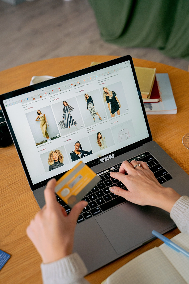 Digital Shopping – A Customer Making an Online Purchase Customer_online_shopping_Retail_Managed_Services_Australia