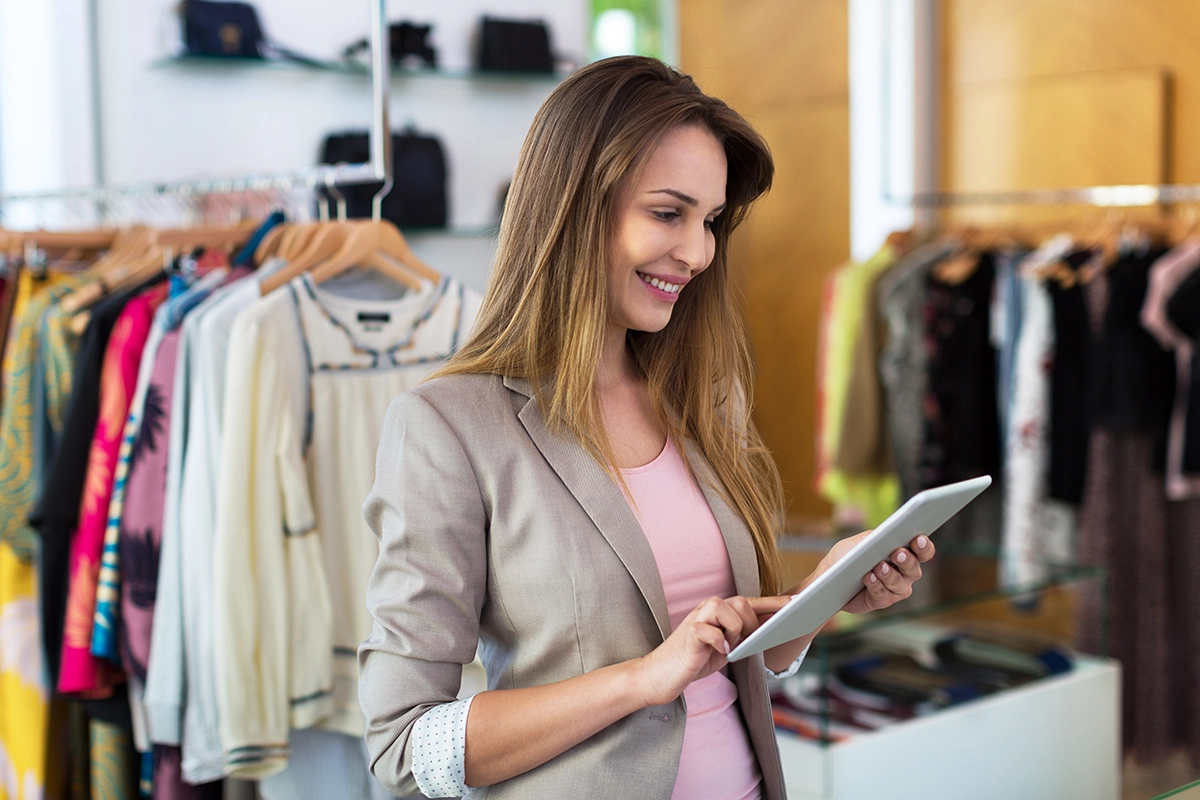 Revitalising Retail Operations: MSA’s Dedicated IT Support for Essential Applications in the Retail Industry Lady Using Tablet in Retail Shop: MSA's Dedicated IT Support for Essential Retail Applications